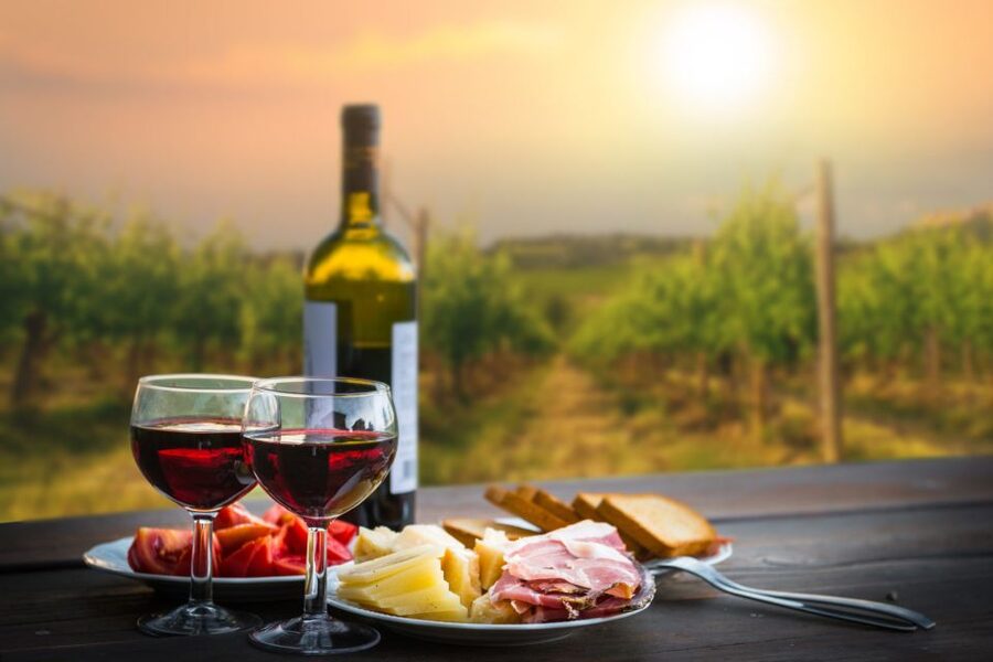 Montepulciano: Winery Tour, Tasting, and Vineyard Picnic - Rain plans and seasonal considerations