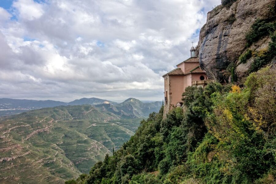 Montserrat & Cava Wineries Day Trip from Barcelona w/ Pickup - Guides make the difference