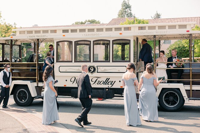 Napa Valley Wine Trolley Classic Tour - Lunch among the vines is a real advantage
