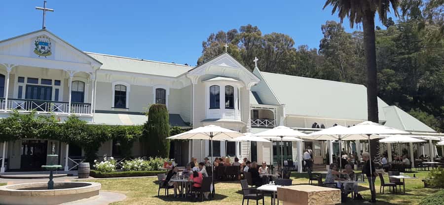 Napier: Afternoon Winery Tour Tasting at 3 Great Wineries - Oak Avenue, chocolate, and the change of pace