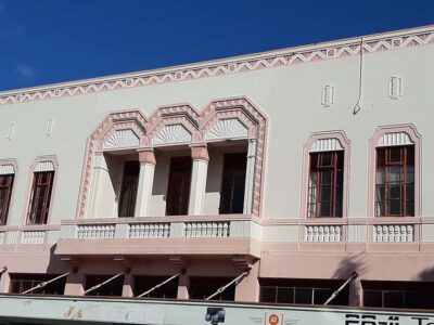 Napier: Art-Deco + Te Mata Peak+ Garden Walk + Wine Tasting