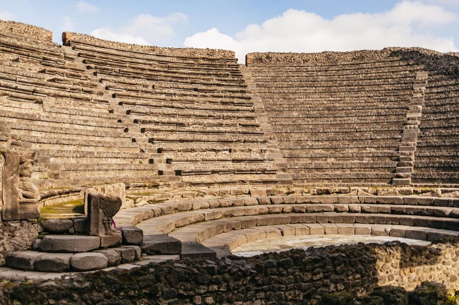 Naples: Pompeii and Mt. Vesuvius with Lunch and Wine Tasting - Guides, languages, and group feel