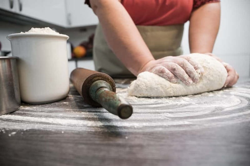 Naples: Premium Pizza Class From Dough to Dessert & Wine - The guides make the difference