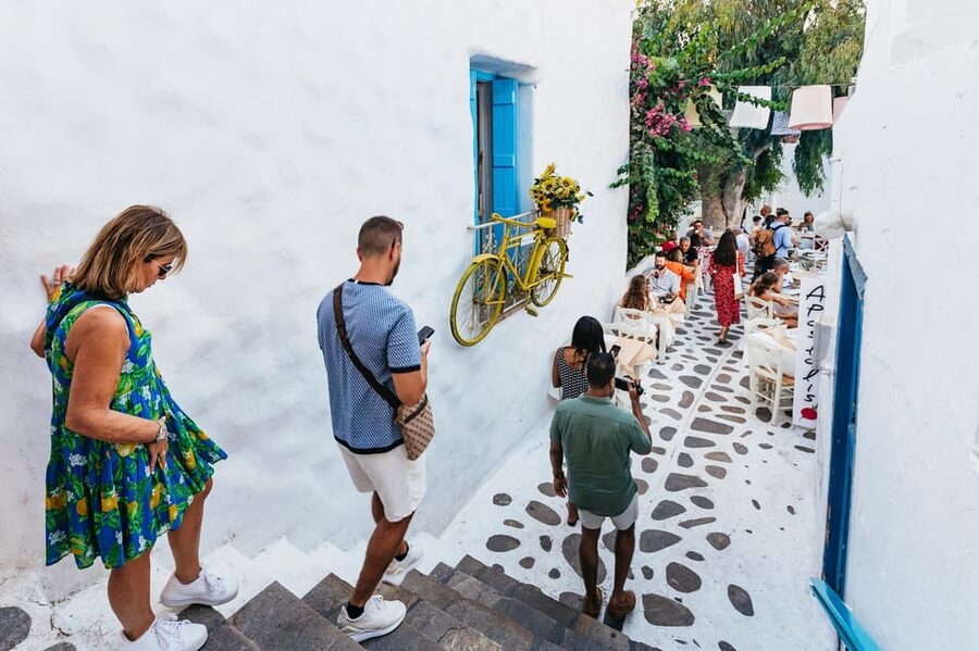 Naxos: Naxos Town Food Tour with Tastings and Wine - Six cheeses and the first glasses of wine