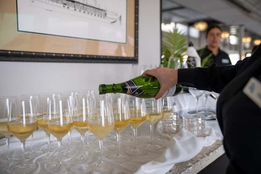 Newport Beach: City Cruises Champagne & Brunch Buffet Cruise - The buffet gives you more than a light morning meal
