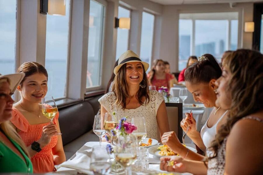 Newport Beach: City Cruises Champagne & Brunch Buffet Cruise - What the two-hour route shows you