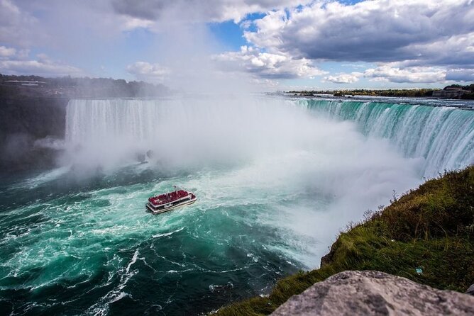 Niagara Falls Day Tour from Toronto Includes Boat Tour and Winery - Meeting the coach in downtown Toronto