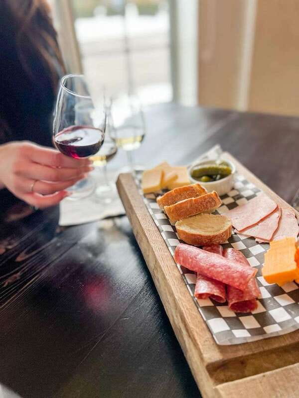 Niagara-on-the-Lake: Wine & Charcuterie Tour with Tastings - Key points at a glance