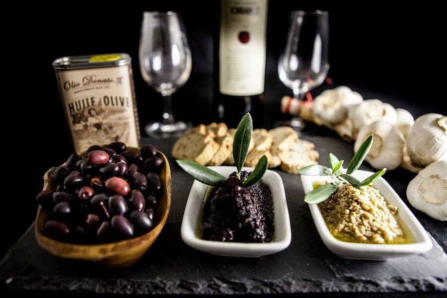Nice: Guided Food & Wine Walking Tour with Full Meal - Place Rossetti, ice cream, and a historic pastry finish