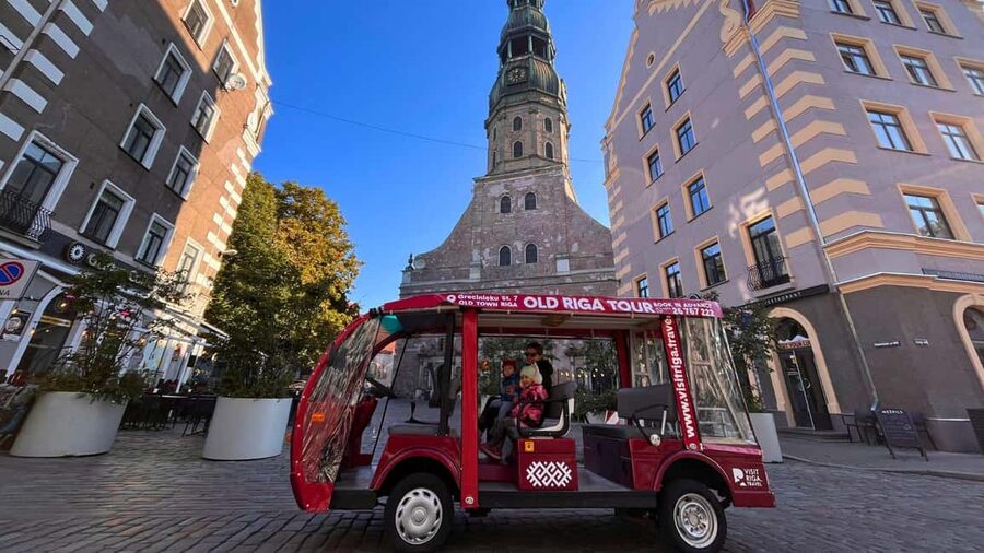 Old Riga Heated E-Bus Tour with Audio Guide & Mulled Wine - Why the Electric Bus Works Well in Cold Weather
