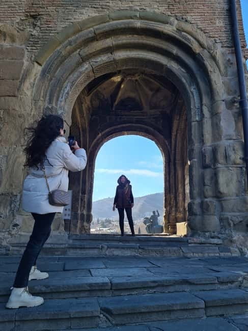 Old Tbilisi Highlights Walking Tour with Wine & 10 Tastings - What the guides add to the experience