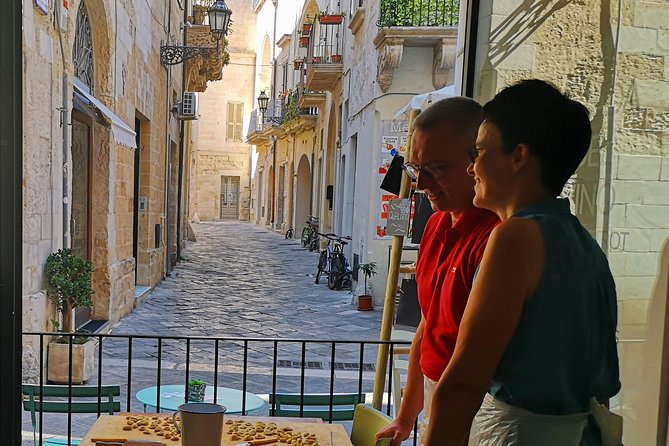 Orecchiette Cooking Class and Wine Pairing in Lecce - The old-town setting and the social mood