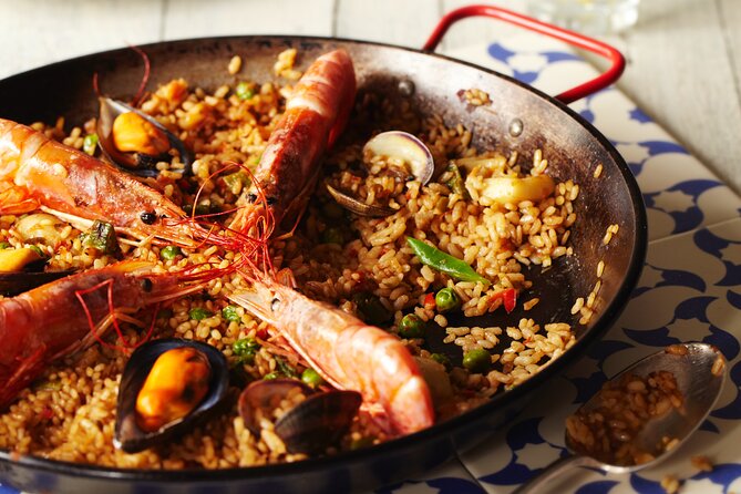Paella Class & Bottomless Wine: Las Ramblas Views - What the small group changes