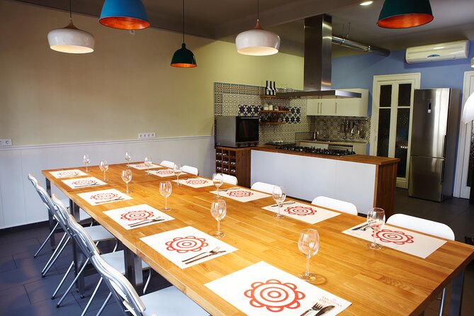 Paella Class & Bottomless Wine: Las Ramblas Views - Unlimited Rioja wine and the value of the evening