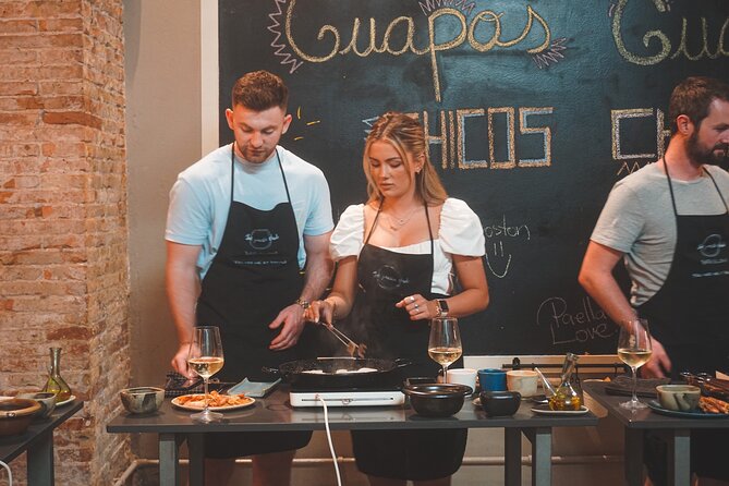 Paella Experience and Bottomless Wine in Barcelona - Key points at a glance