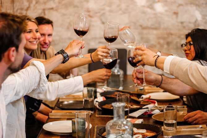 Paella Experience and Bottomless Wine in Barcelona - What the evening at The Paella Club is really like