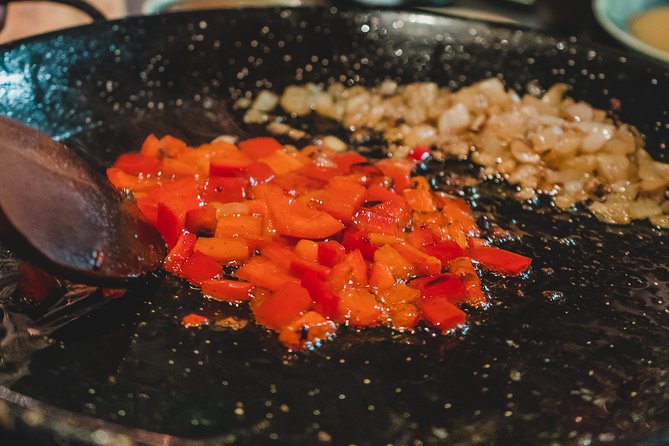 Paella Experience and Bottomless Wine in Barcelona - What you actually learn about paella