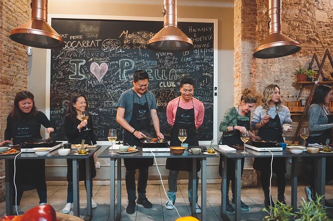 Paella Experience and Bottomless Wine in Barcelona - Pairing up makes the cooking less intimidating