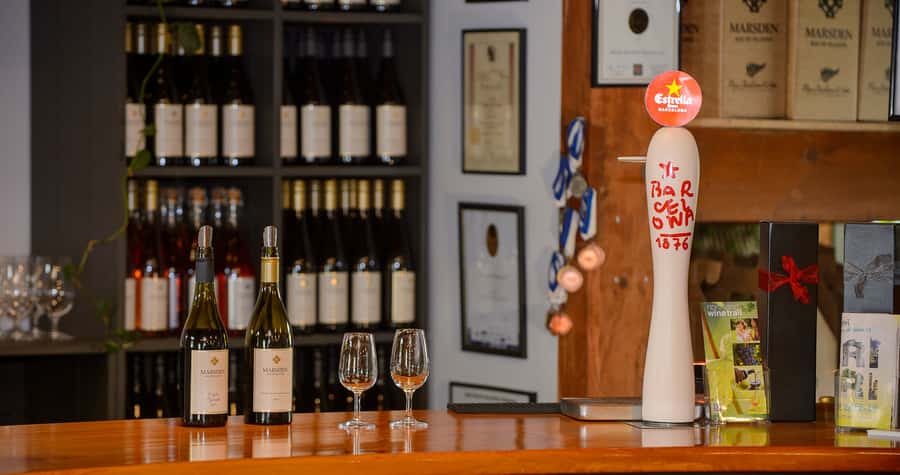 Paihia or Kerikeri: Wine, Spirit, & Craft Beer Tour - Guides and the small-group feel