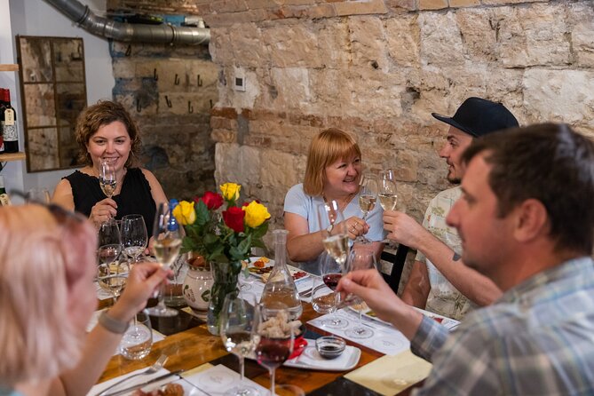 Palace District Evening Culinary, Wine, and History Walk - What the $145 price includes