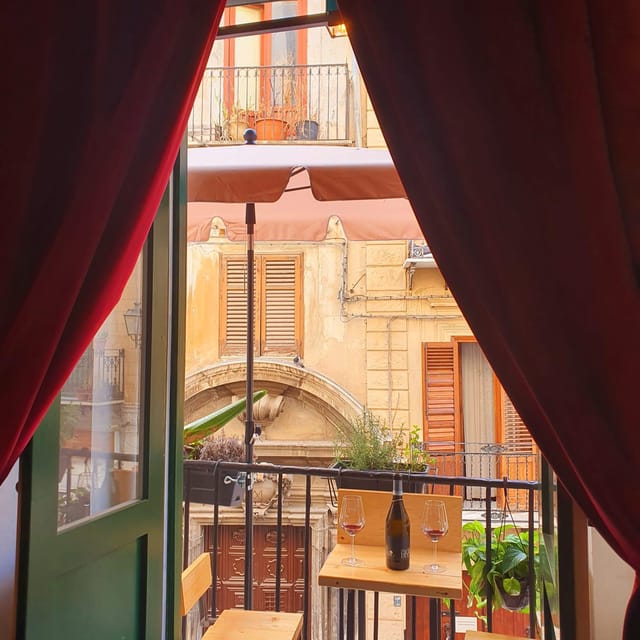 Palermo: Wine Tasting with Sicilian Tapas - Four wines from less commercial Sicilian producers