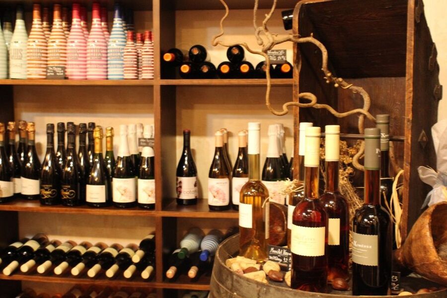 Palma Tour with Wine and Tapas Tasting - A typical tapas bar and Majorcan cooking