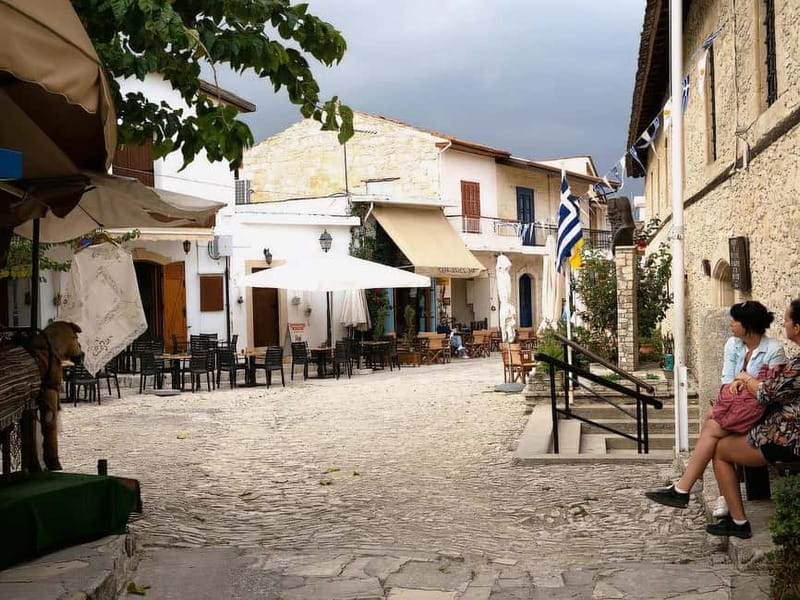 Paphos: Scenic Troodos Mountains Tour with Wine Tasting - Troodos Square and the 80-minute lunch break