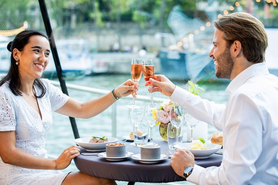 Paris: 3-Course-Dinner Cruise with Wine on the Seine River - Practical details that make the evening easier