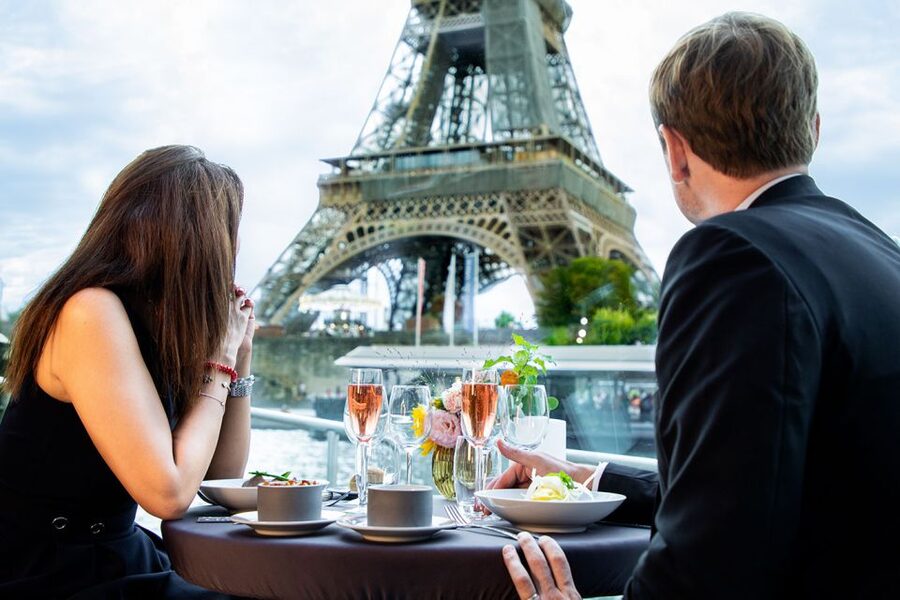 Paris: 3-Course-Dinner Cruise with Wine on the Seine River - The three-course meal and included drinks