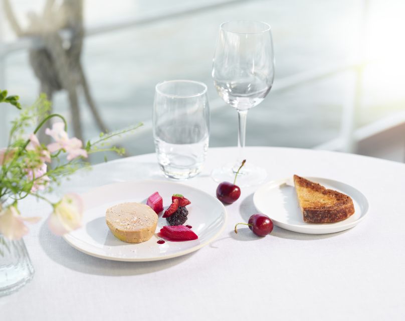 Paris: 3-Course-Dinner Cruise with Wine on the Seine River - Starting beneath the Eiffel Tower