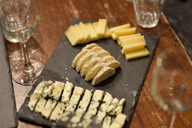 Paris Art of Pairing Cheese and Wine Tasting in a Cheese Cellar - A small group makes a difference