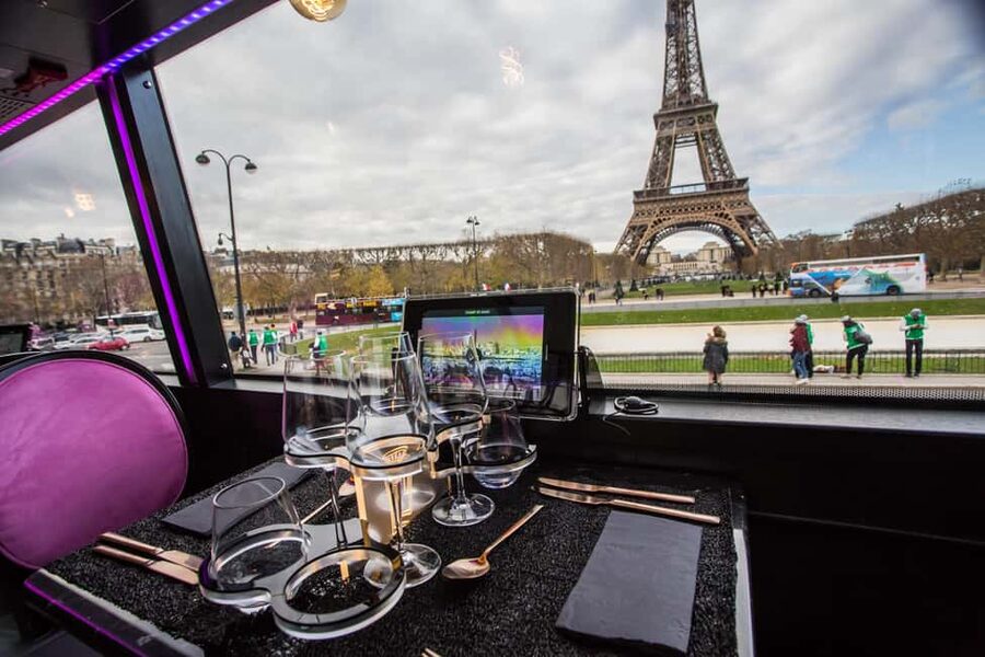Paris: Bus Toqué Tour with 5-Course Dinner and Champagne - Boarding the bus at 8:30 PM