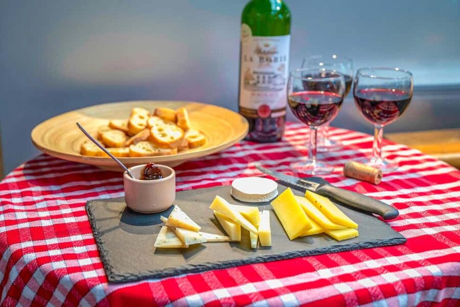 Paris: Champagne and Oysters Food Tour - Starting at République and entering Le Marais