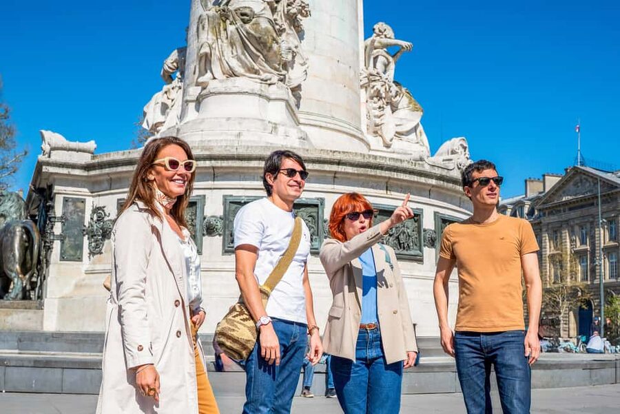 Paris: Champagne and Oysters Food Tour - The refreshed route matters