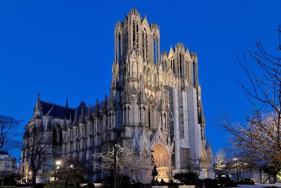 Paris: Champagne Cellars Tour and Tastings with a Sommelier - Who should book this Champagne day?