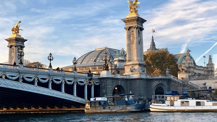 Paris: Champagne Tasting Cruise Departure from Eiffel Tower - What the sommelier adds