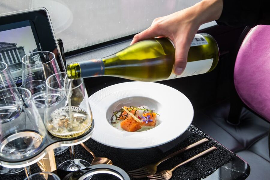 Paris: Champs Elysées Bus Toqué w/Lunch & Glass of Champagne - Timing, traffic, and practical details