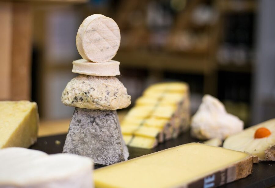Paris: Cheese and Wine Class in a 17th Century Cellar - A cheese lesson below Île Saint-Louis