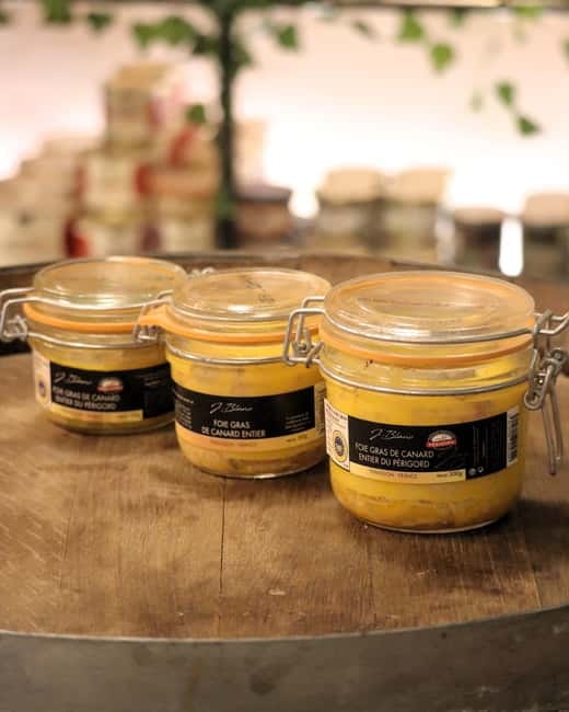 Paris: French wine tasting with cheeses and charcuterie - Cheese and charcuterie make the tasting useful