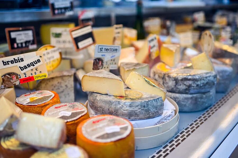 Paris: Le Marais District Food Tour with 10+ Tastings & Wine - Walking through historic Le Marais