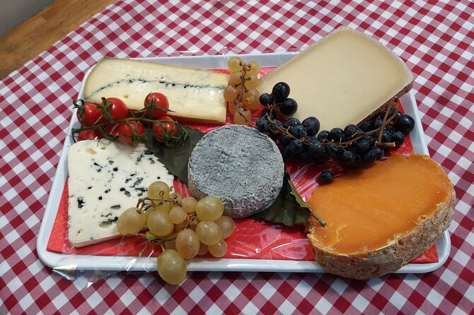 Paris Le Marais Food Tour With 10+ Tastings, Cheese, Wine & More - Bread, baguette manners, and the pleasure of eating simply