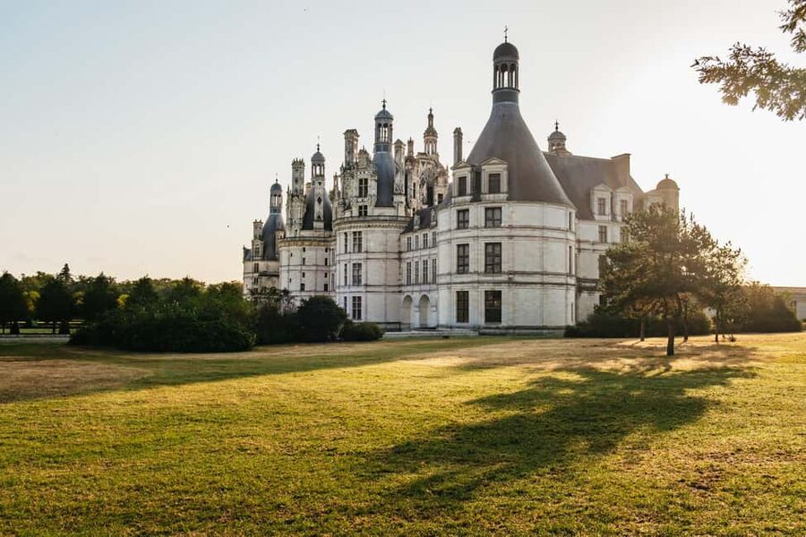 Paris: Loire Valley Chambord Castle, Wine Tasting & Lunch - The early ride from Paris