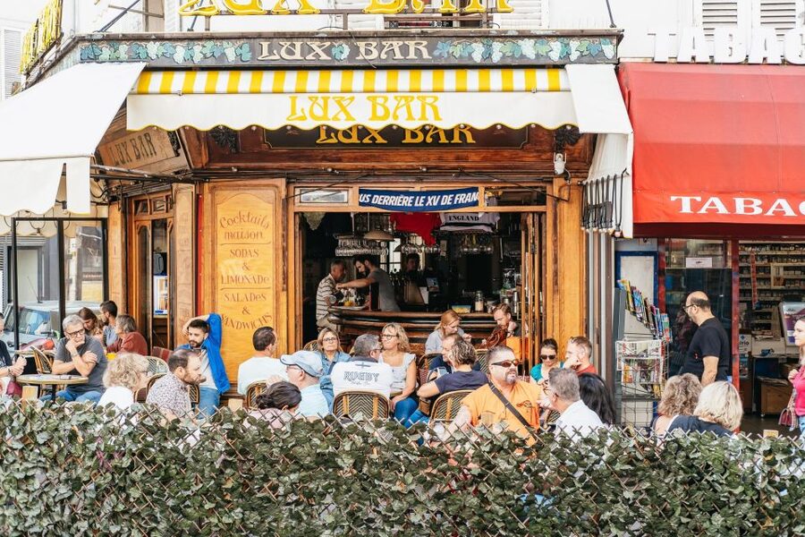 Paris: Montmartre Food and Wine Guided Tour - Seafood and French wine bring you indoors