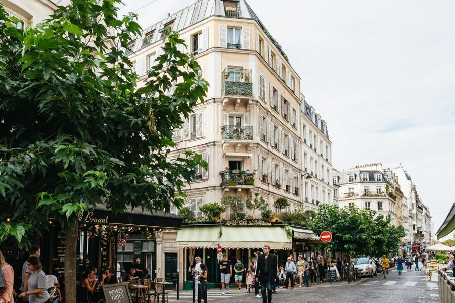 Paris: Montmartre Food and Wine Guided Tour - Galettes and brut cider keep the route playful