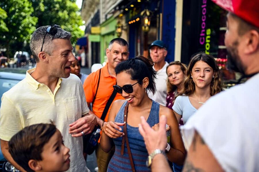 Paris: Montmartre Food Tour with 10 Local Tastings & Wines - A crêpe lesson on the street