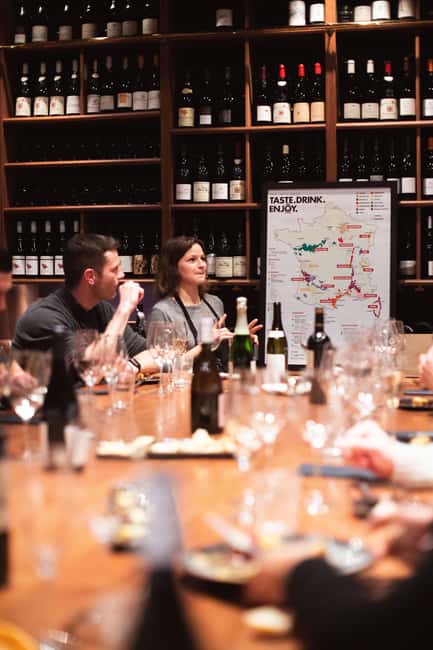 Paris: O Chateau's Wine Tasting Dinner - What happens during the 90-minute dinner