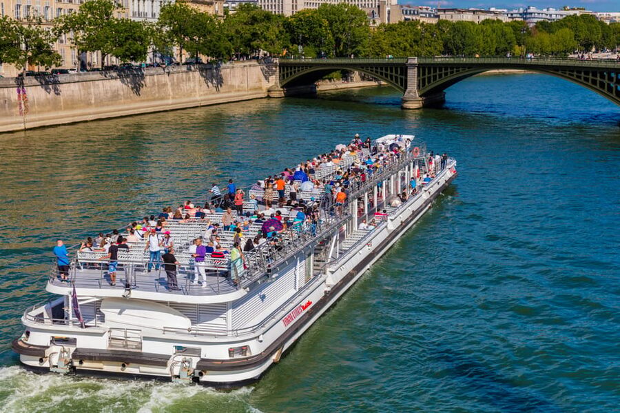 Paris : Scenic Cruise on the Seine River with Champagne - Choosing the upper deck or main deck