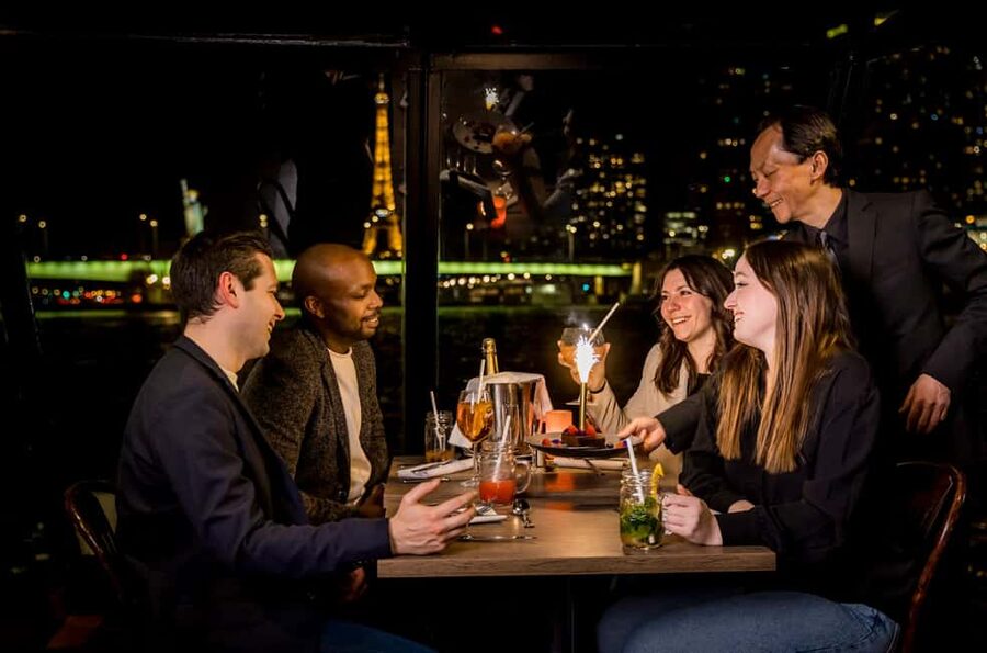 Paris: Seine River Champagne Dinner Cruise with Live Music - Key points to know before you book