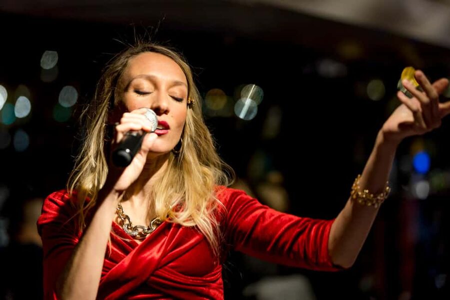 Paris: Seine River Champagne Dinner Cruise with Live Music - From Promenade Édouard Glissant to the Seine