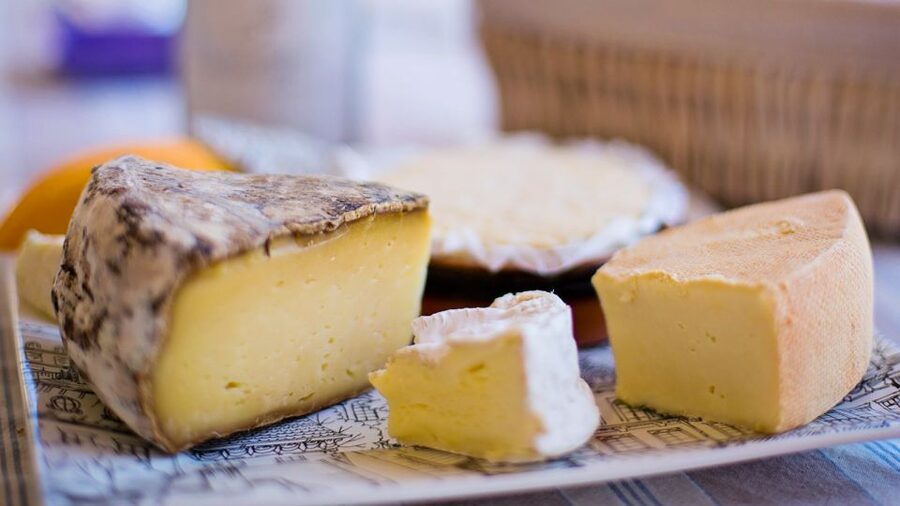 Paris: Taste of Montmartre Food & Wine Walking Tour - Cheese at Fromagerie Racines
